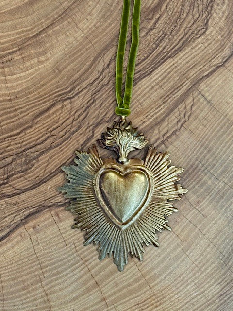 Sacred Heart Ornament (Medium)