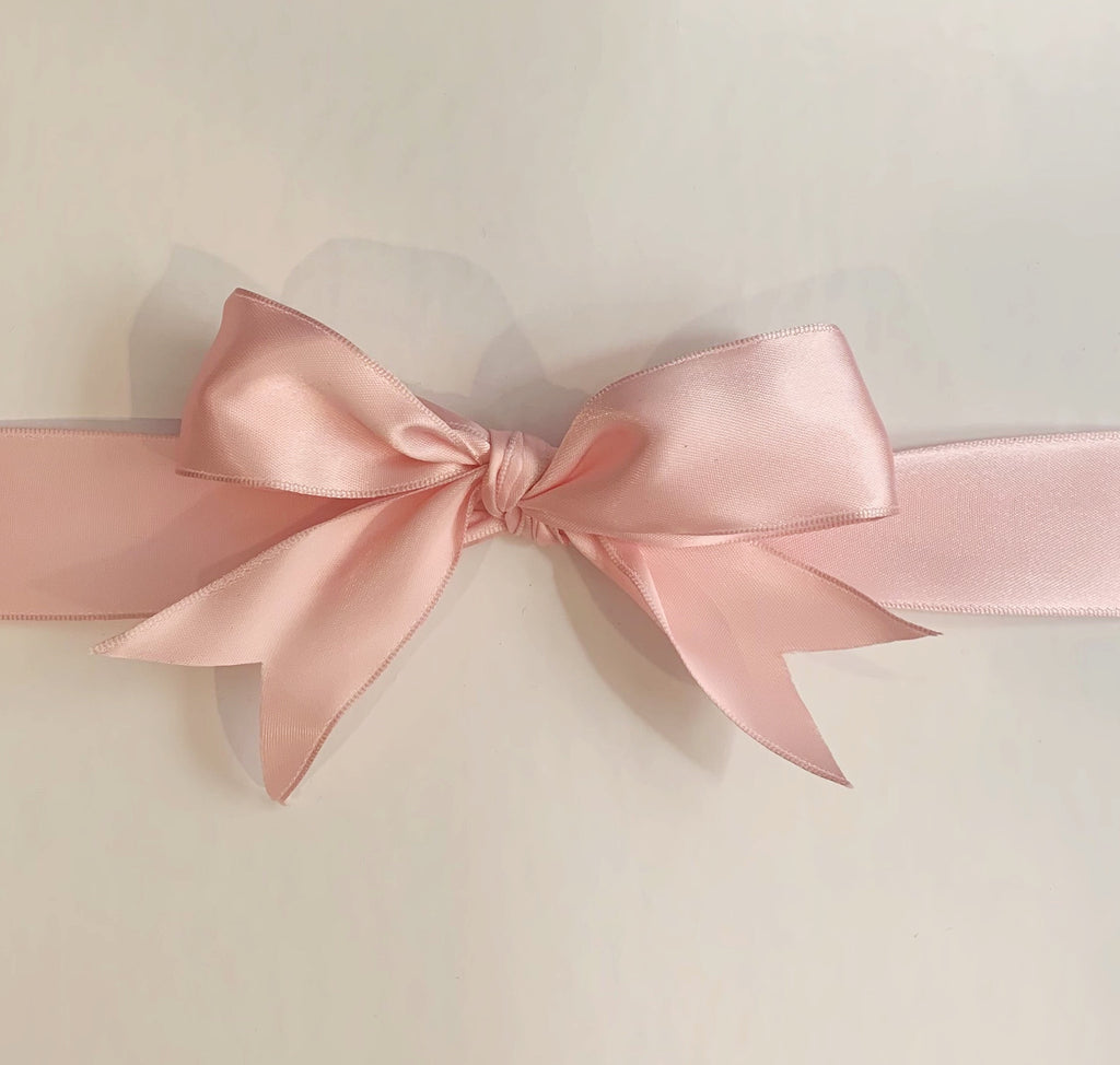 New Mom Box (Girl) comes beautifully wrapped in a white box and lovely pink bow. 